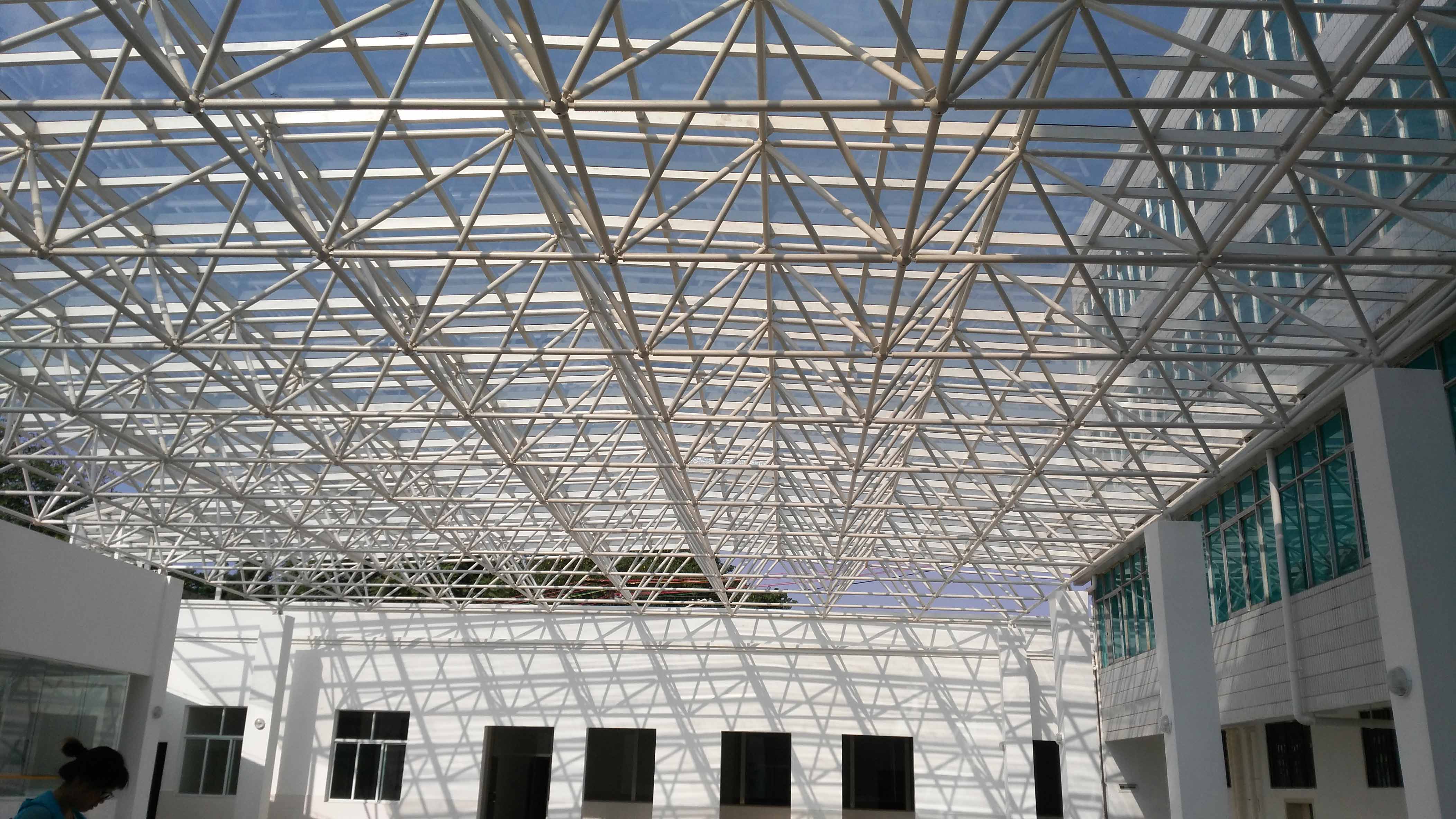 穆棱平板型网架安装