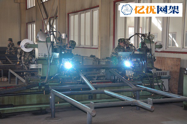 穆棱螺栓球网架加工车间